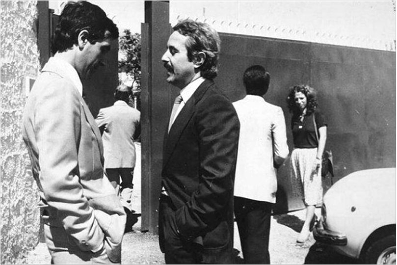 Giovanni Falcone e Giusto Sciacchitano 17 giu 1980 davanti cancello di Fondo Micciulla